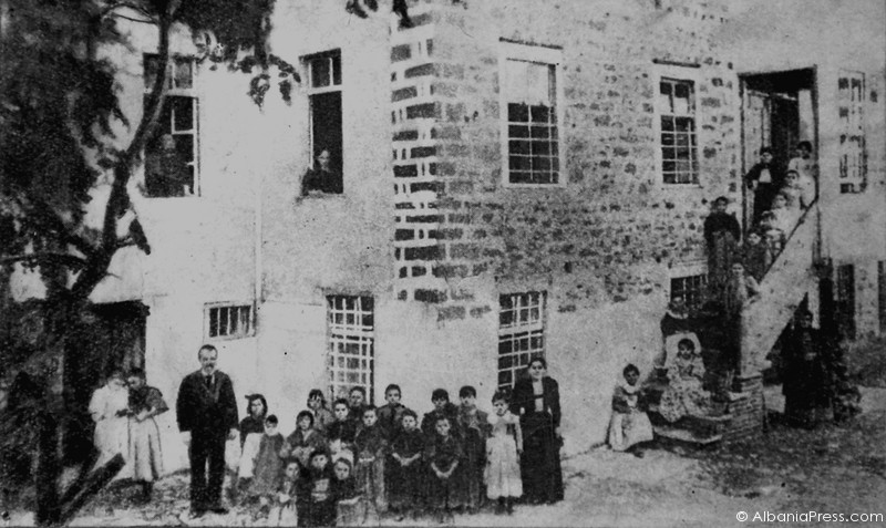 , Faktet që rrëzojnë historinë, shkolla e parë shqipe në 1258