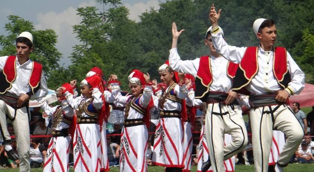 , Shqiptarët e Ukrahinës shpalosin traditat (VIDEO)