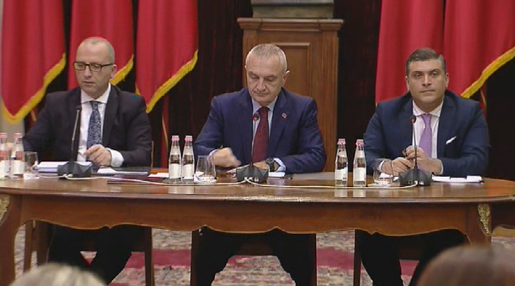 Mali i Zi mund të valëvisë flamurin shqiptar, Meta përshëndet miratimin