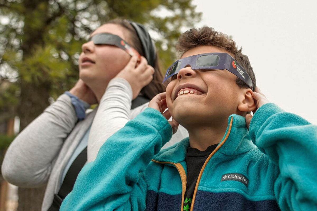 Një e treta e amerikanëve nuk e dinë se eklipsi diellor mund të dëmtojë sytë, studim!