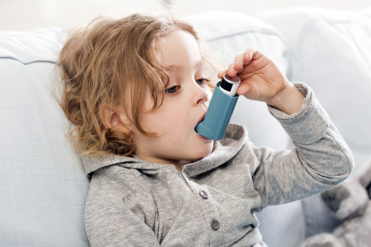 Pse astma ‘godet’ më shumë fëmijët se të rriturit?